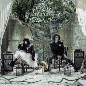 『TRUSTRICK - FLYING FAFNIR』収録の『FLYING FAFNIR』ジャケット