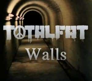 『TOTALFAT - WALLS』収録の『Walls』ジャケット
