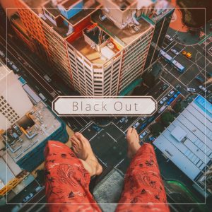 『*Luna - Black Out』収録の『Black Out』ジャケット