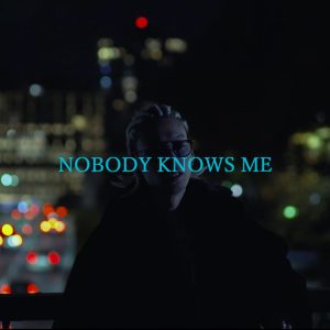 『堂村璃羽 - NOBODY KNOWS ME』収録の『NOBODY KNOWS ME』ジャケット