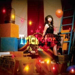 『水樹奈々 - Trinity Cross』収録の『Trickster』ジャケット