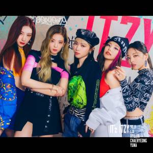 『ITZY - DALLA DALLA -Japanese ver.-』収録の『IT'z ITZY -Japanese ver.-』ジャケット