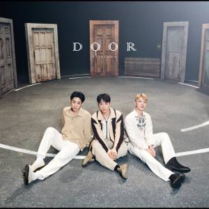 『FTISLAND - SCARLET』収録の『DOOR』ジャケット