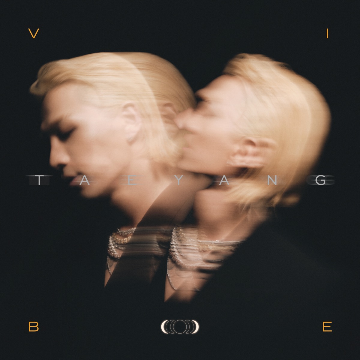 『TAEYANG - VIBE (feat. Jimin of BTS)』収録の『VIBE (feat. Jimin of BTS)』ジャケット