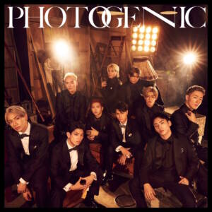 『THE JET BOY BANGERZ - TEN』収録の『PHOTOGENIC』ジャケット